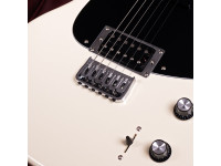 Shergold Masquerader Standard SM11 Solid Quartz White Gloss Shergold Masquerader Standard SM11 Solid Quartz White Gloss
